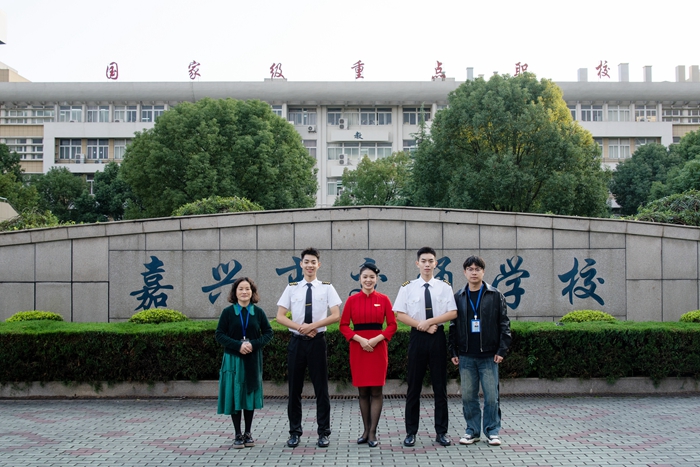 航空服務賽項一等獎.jpg 航空服務賽項一等獎.jpg